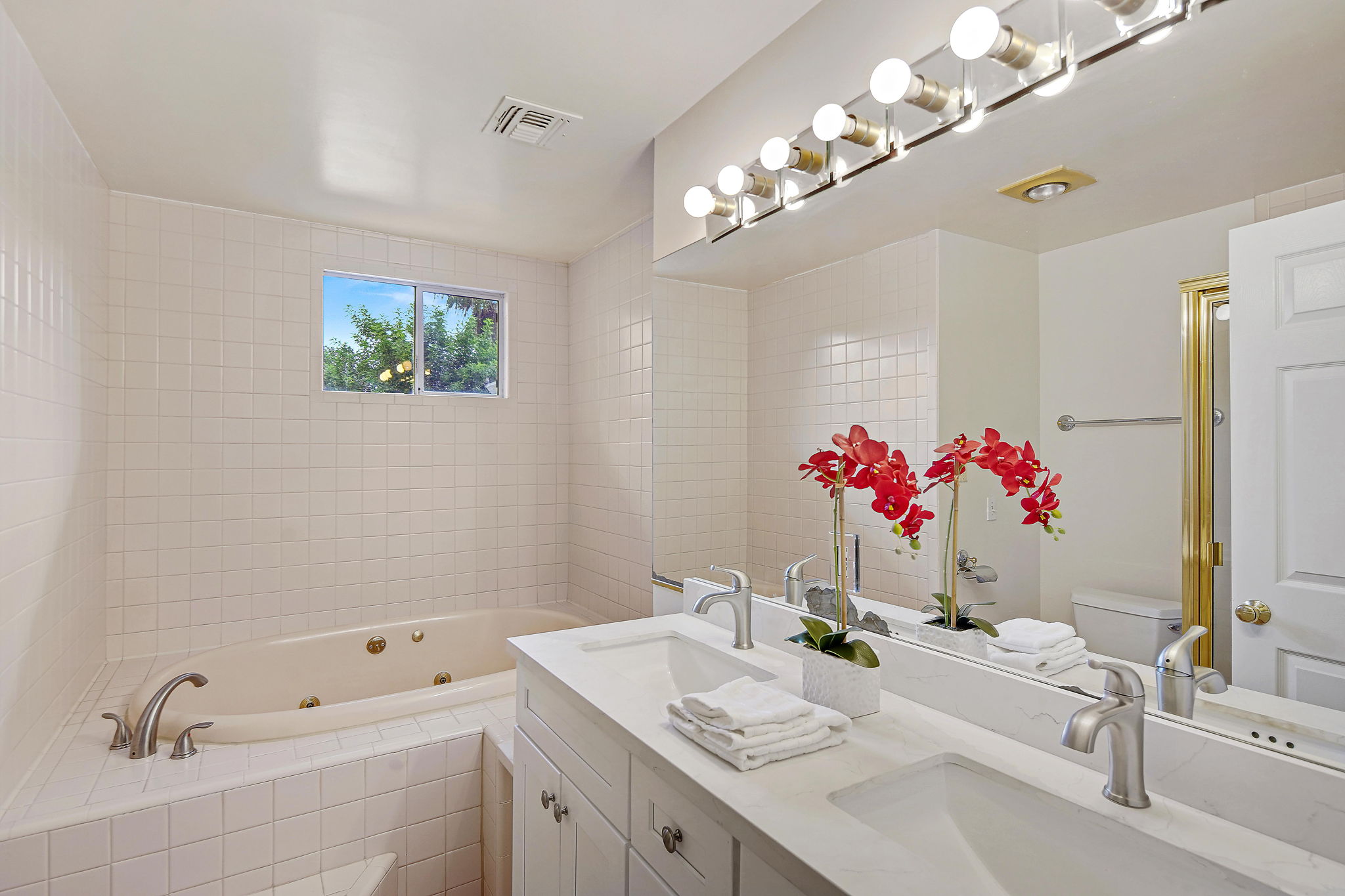 1635 Hazbeth LN Glendale – Simple family home for sale